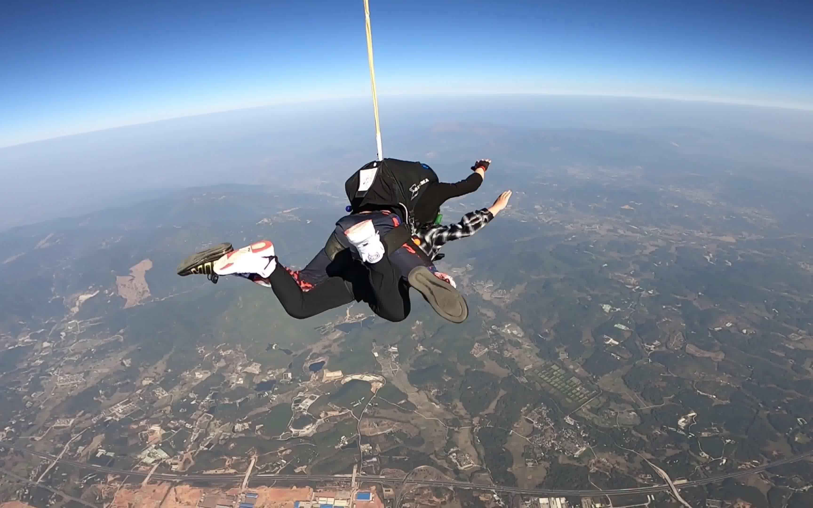 挑战4000米高空跳伞00成功
