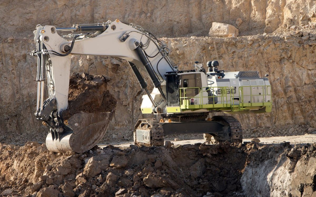 搬运工程机械利勃海尔r9150型履带式挖掘机工作视频