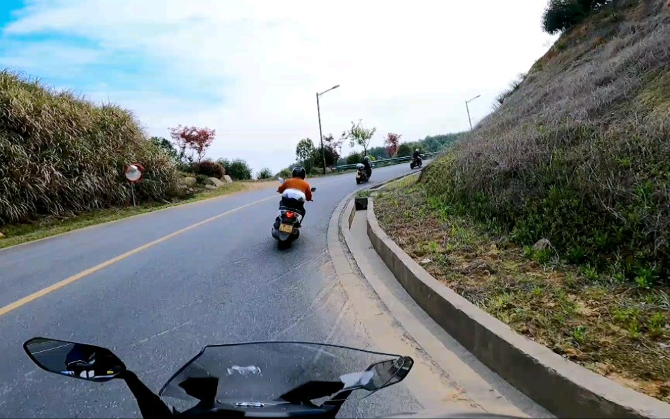 踏板车金华北山休闲跑山压弯