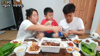 Скачать видео: [可可PD家庭]一段时间以来我第一次喝啤酒，配上耐嚼的猪脚（猪蹄