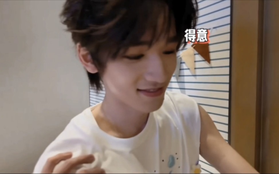 【宋亚轩】小宋的奇思妙想有,给气球小花带口罩,因为队友经常喜欢交叉