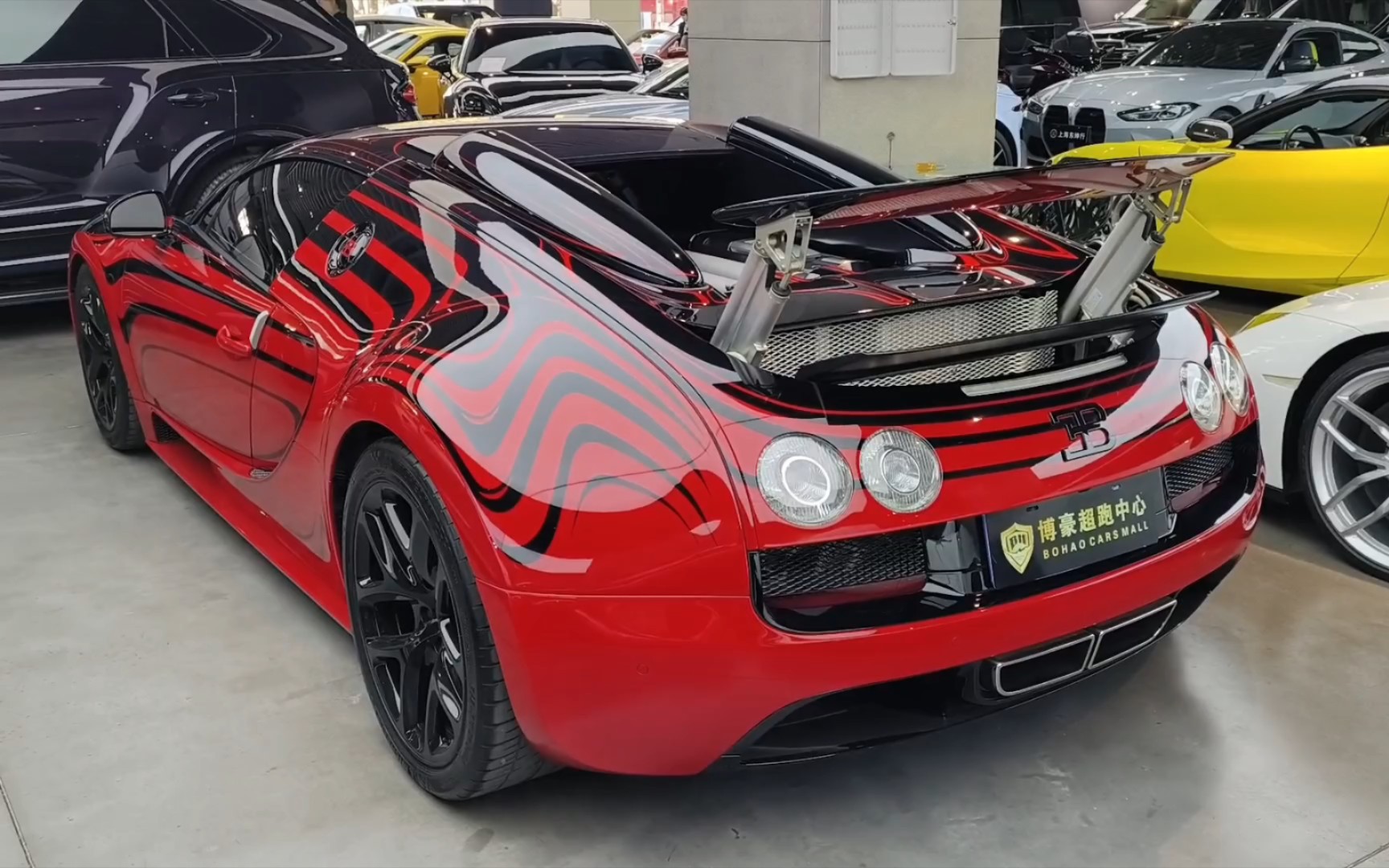 【轩言车语】上个班,居然顺手拍到了布加迪威龙?实拍1200马力,8.