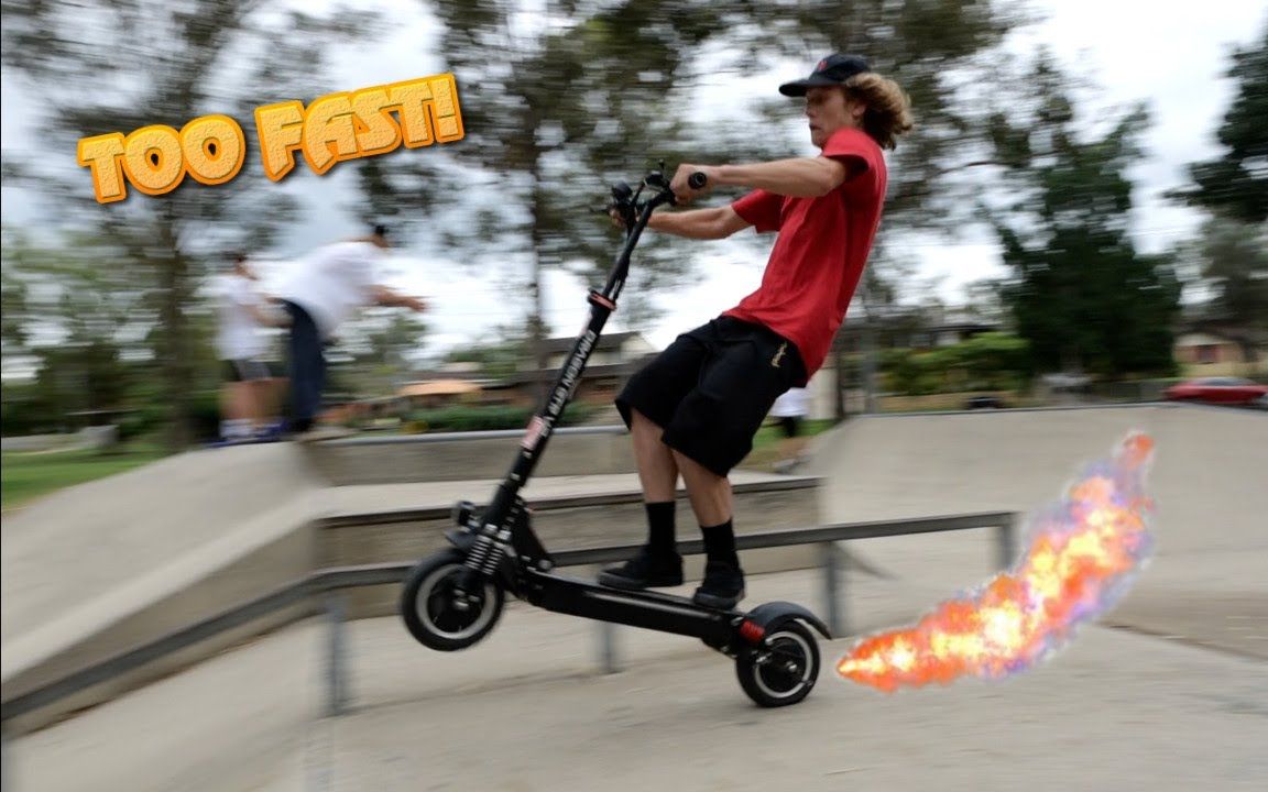 [图]ELECTRIC SCOOTER AT SKATEPARK! 极限滑板车 SCOOTER