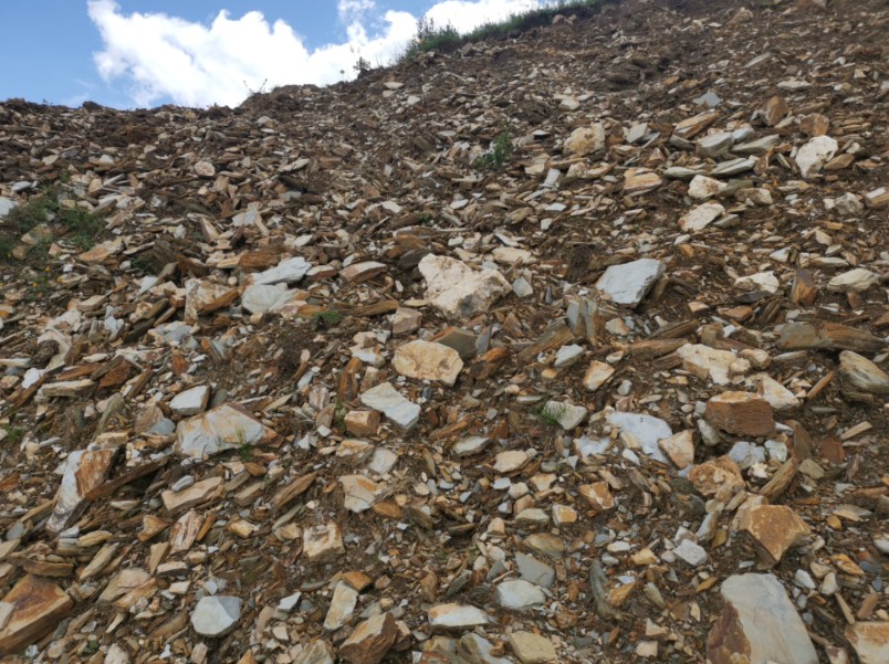 高山流石滩地貌图片