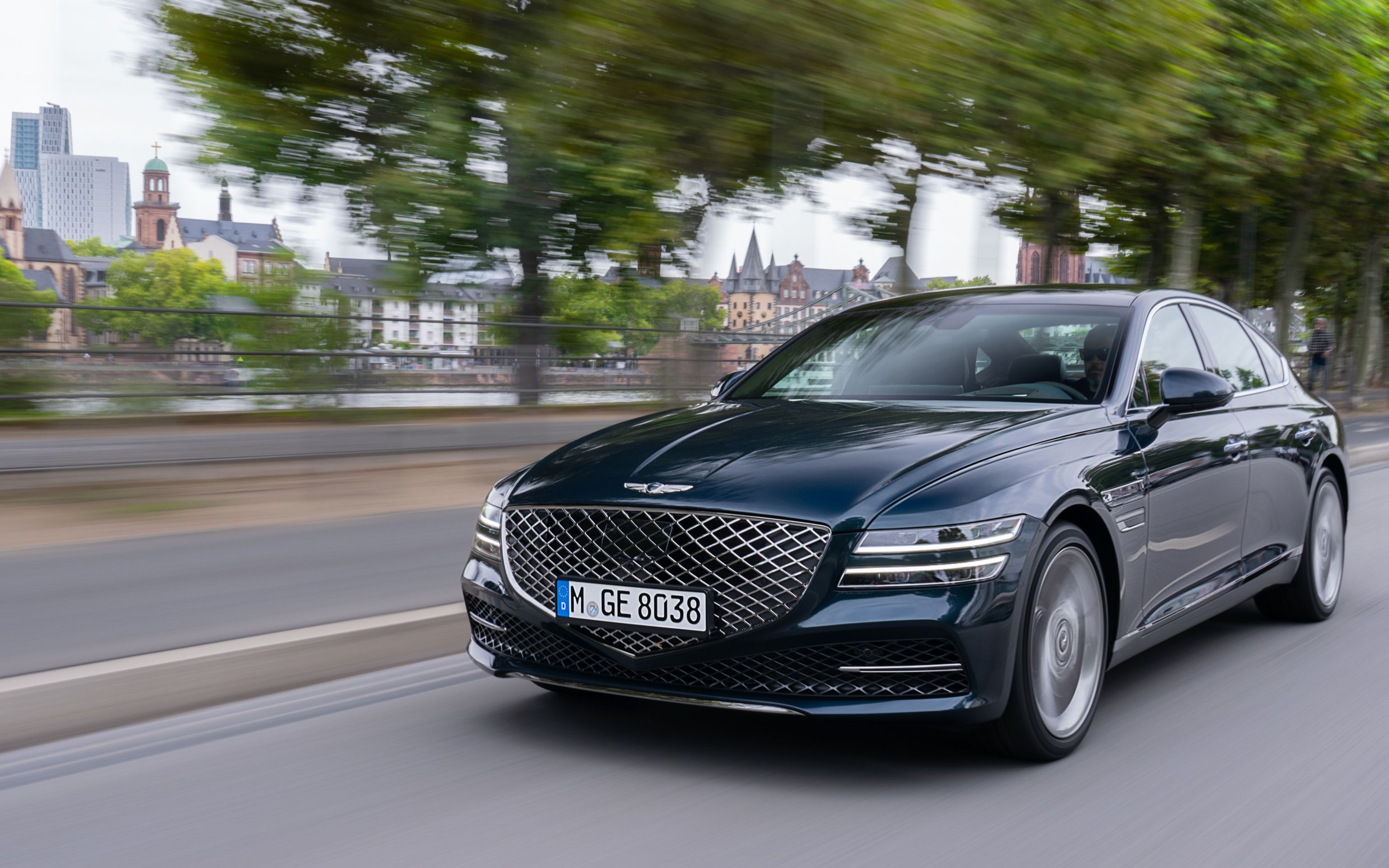 捷尼赛思登陆欧洲新闻发布会中字