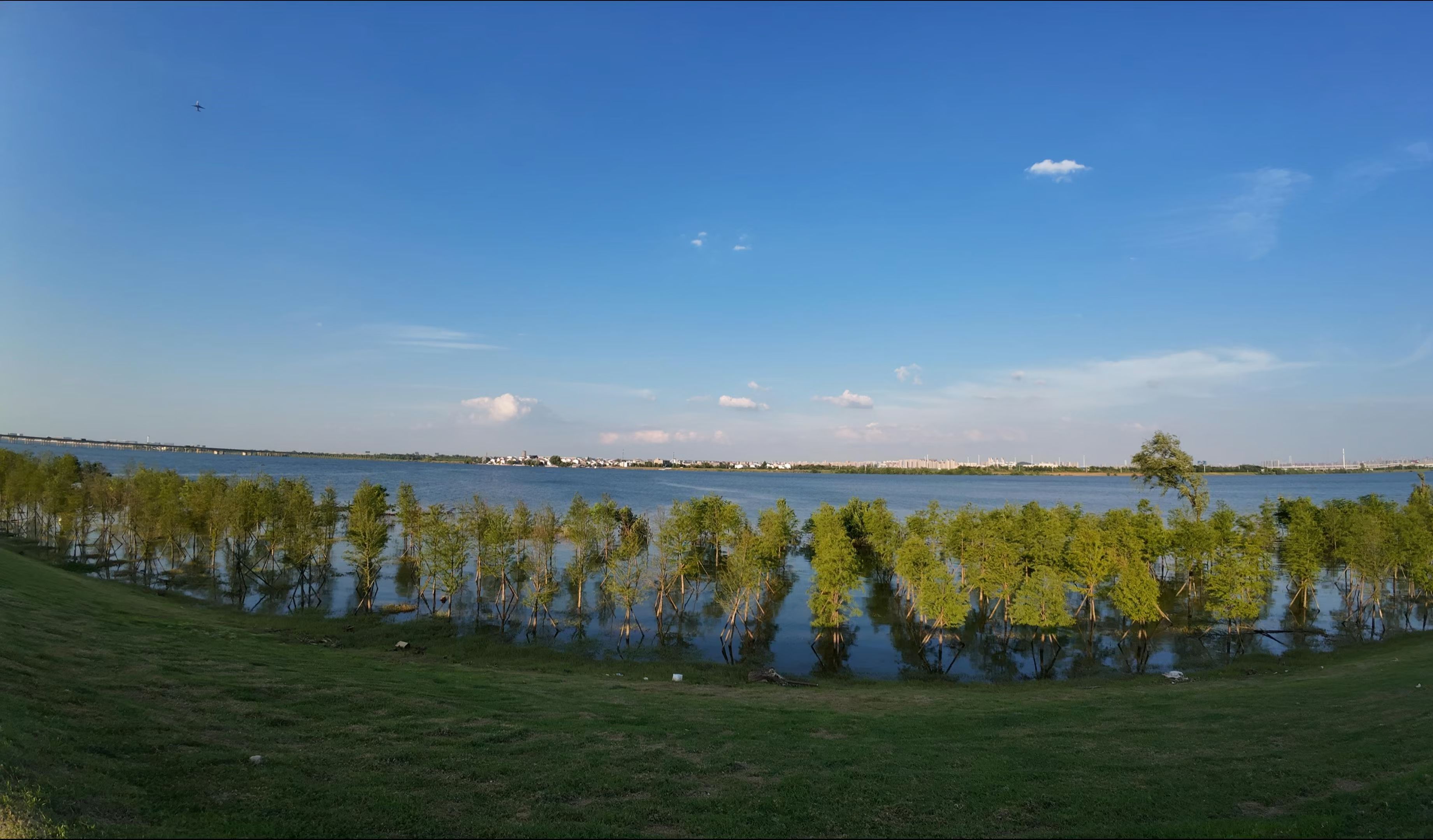 骑行东西湖大堤