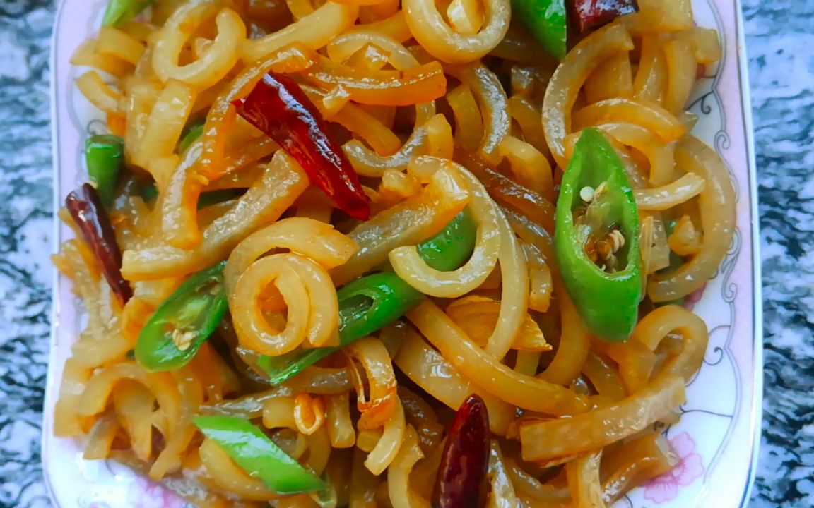 辣炒猪皮这样做,满满的胶原蛋白,超级下酒菜下饭菜