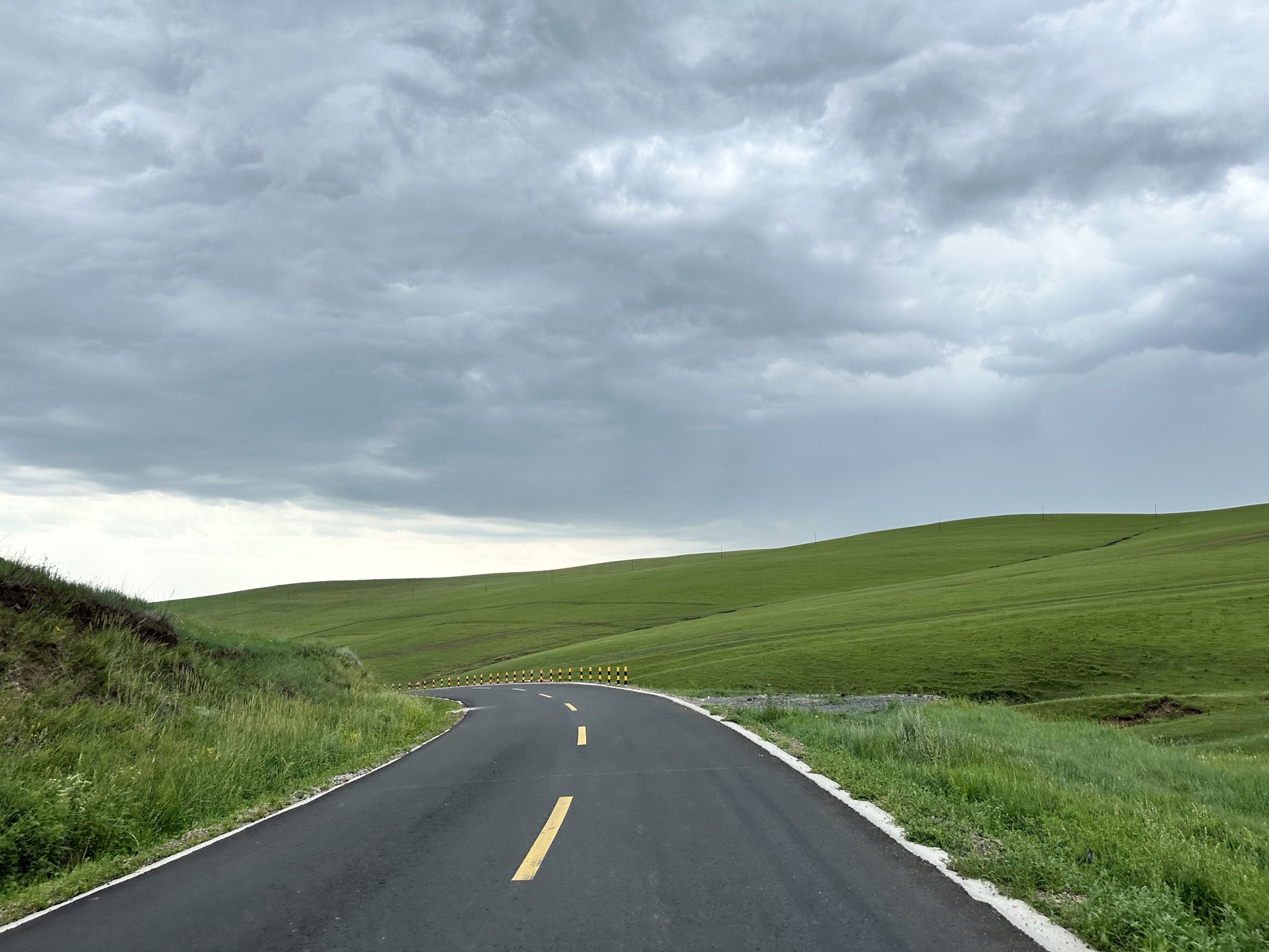 草原风景道路图片