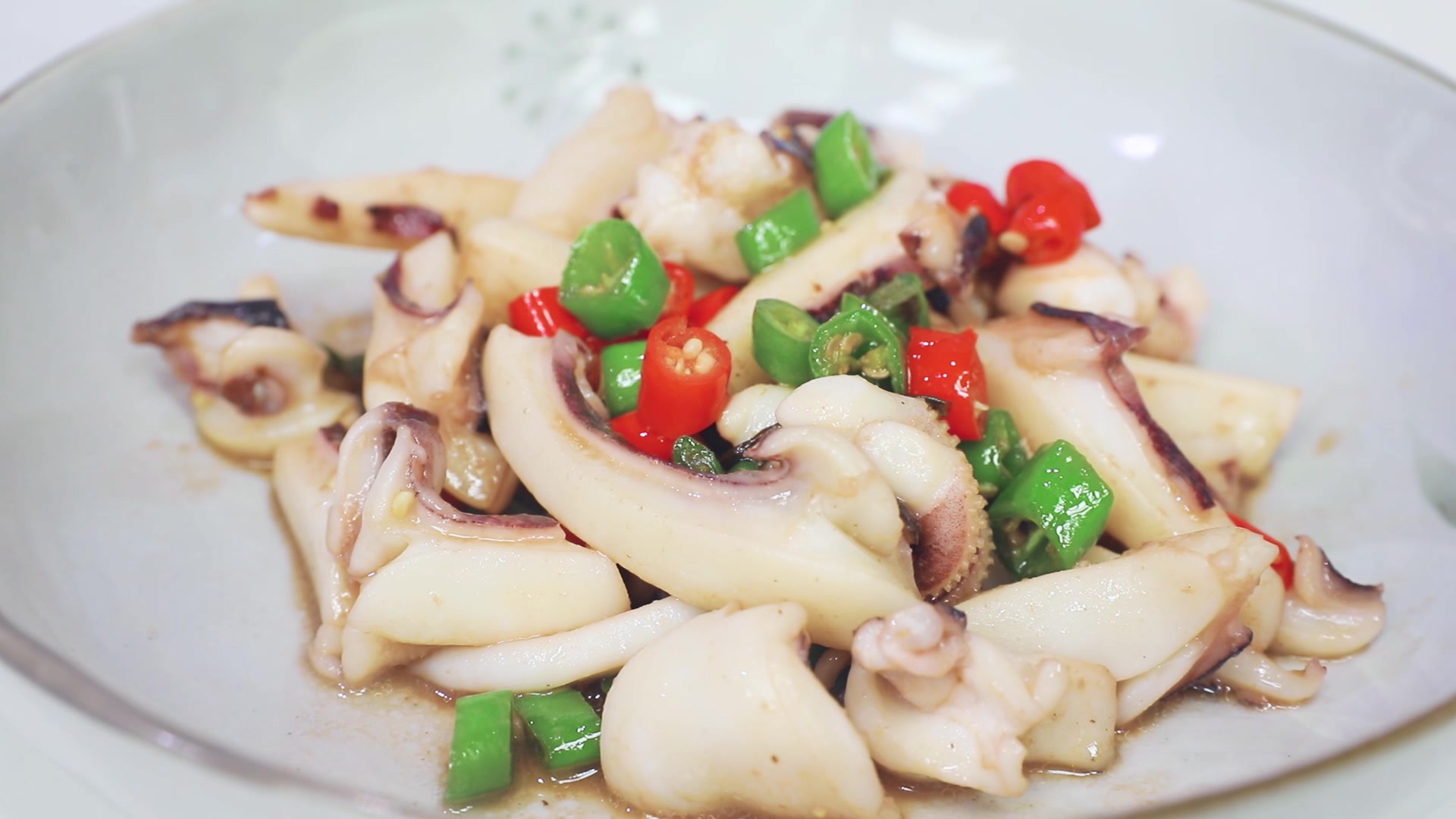 【双椒炒墨鱼 】美少女私房菜:双椒炒墨鱼