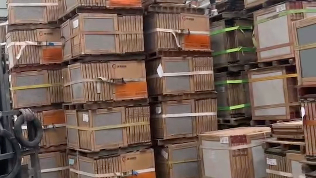 易门县瓷砖厂家直销7815货都是堆得高高的,产品多多,库存充足