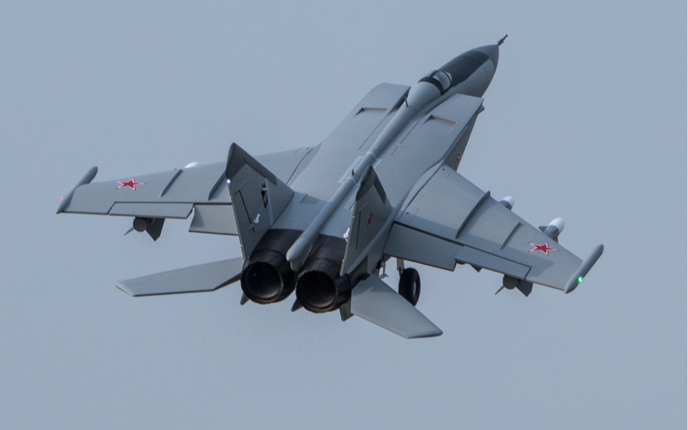 风范米格25起落架真结实,这样重降都没事…_哔哩哔哩_bilibili