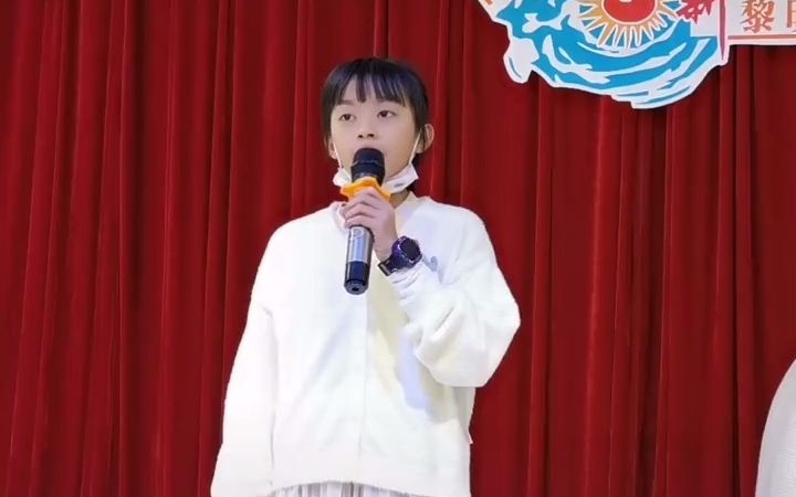 [图]声乐小学生演唱《月亮河边的孩子》