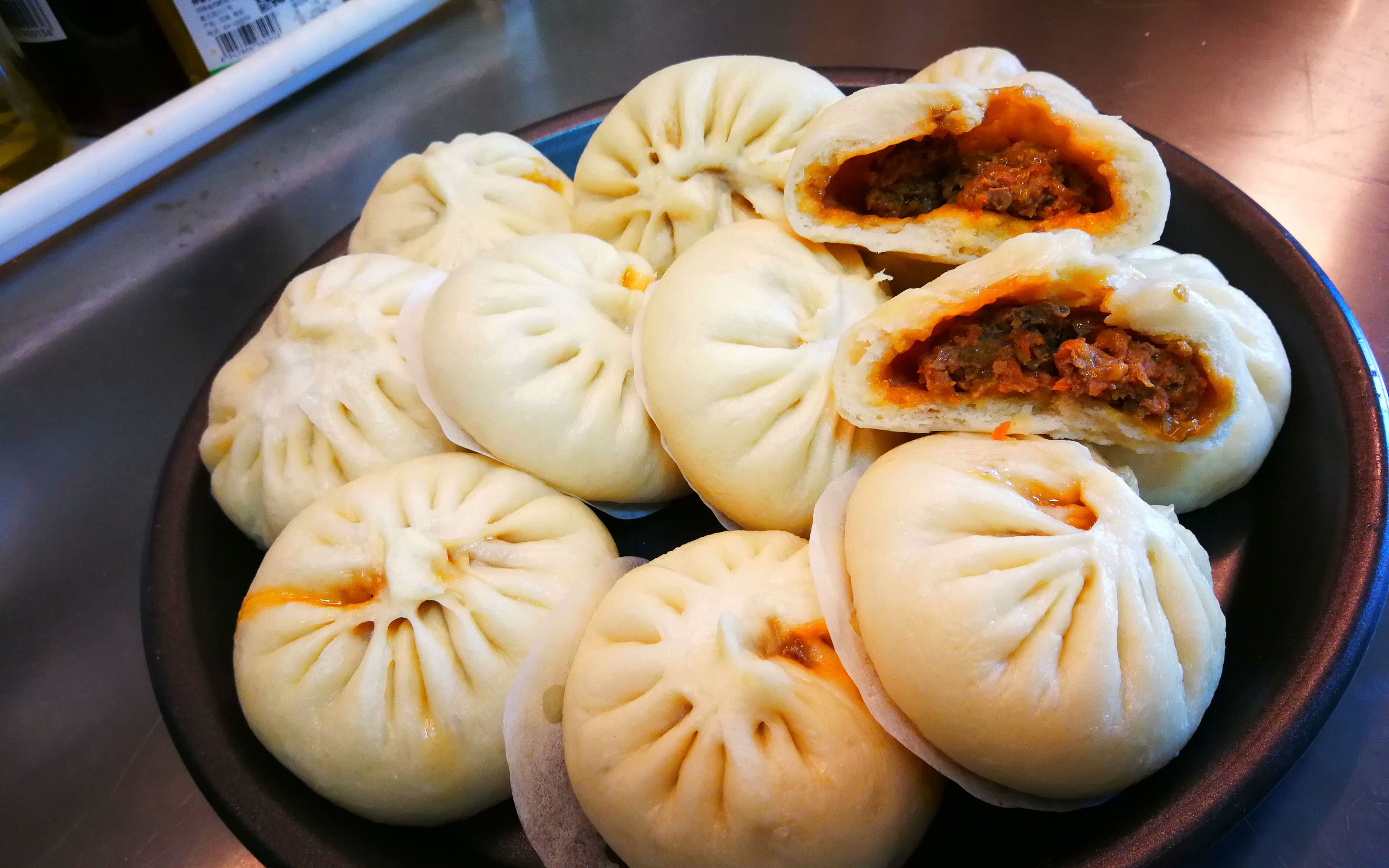 牛肉馅包子 薄皮大馅 肉香浓郁 早餐来俩肉包子加一碗粥