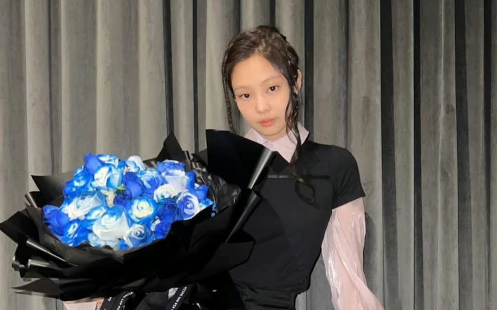【jennie】妮生日ins又发了喜欢的蓝玫瑰,好美好美!