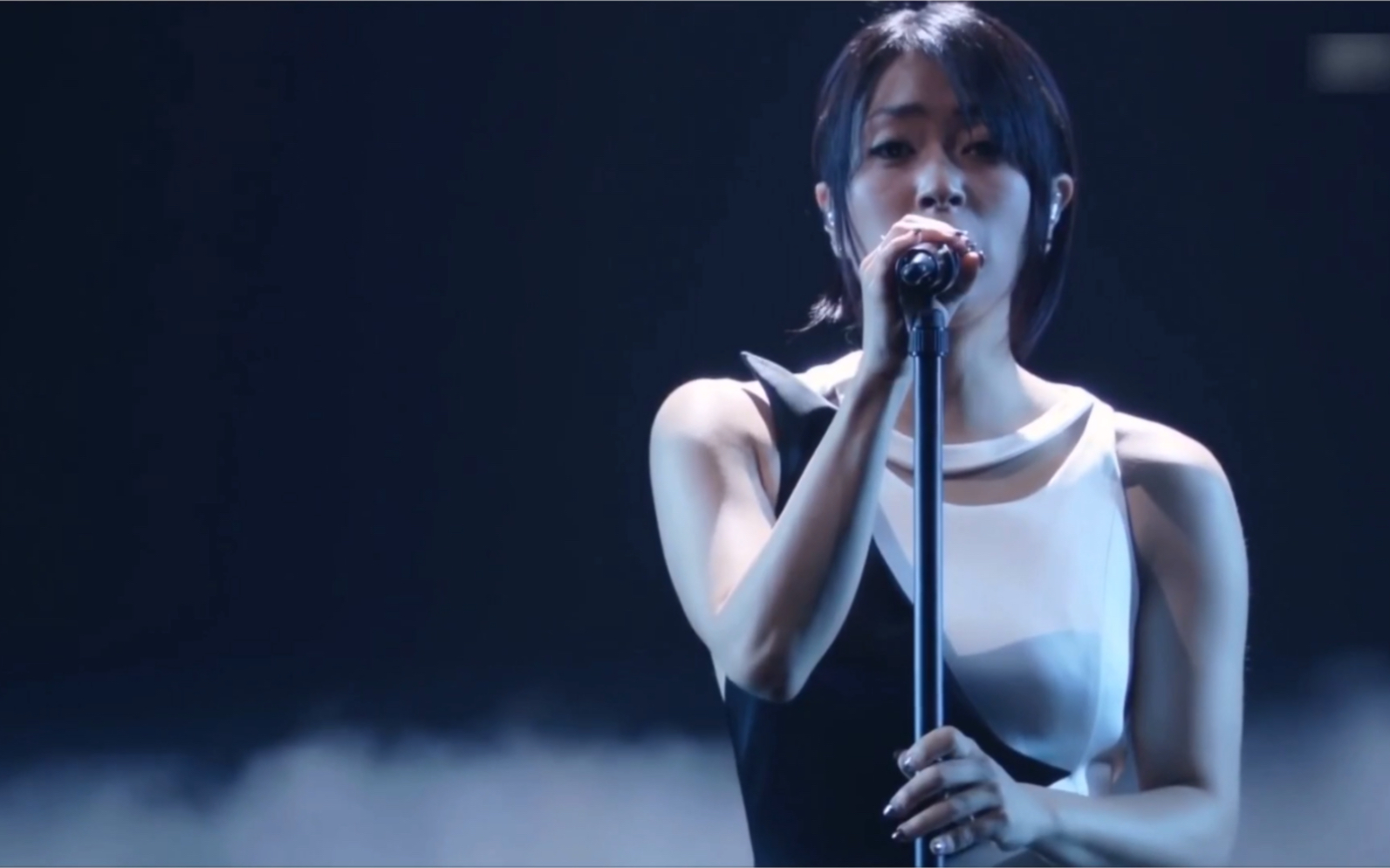 [图]【宇田多光】【First Love】Hikaru Utada Laughter in the Dark Tour 2018