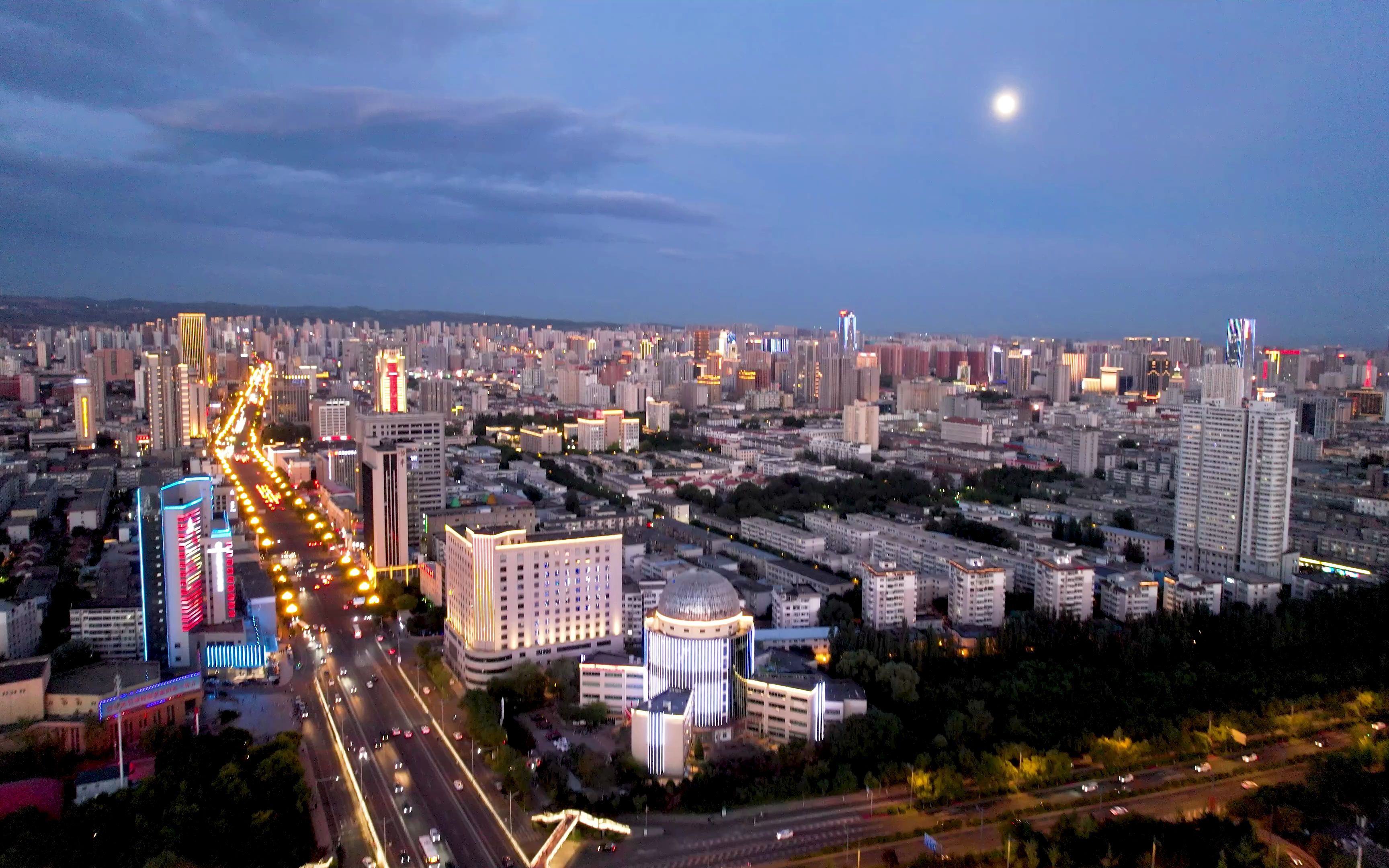 [图]【城市风景 4K】太原 来趟太原吧，吹吹汾河边的晚风，逛逛钟楼街的夜景，拉着心爱的女孩子约定到永远。