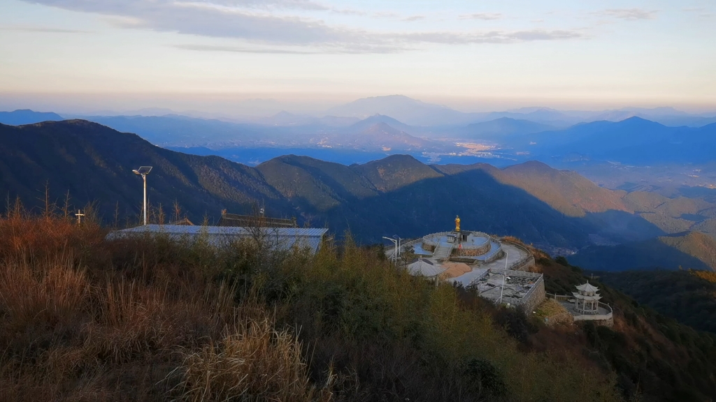 摩旅江西,赣州石城县和福建宁化县交界的金华山古寺,海拔1270,看武夷