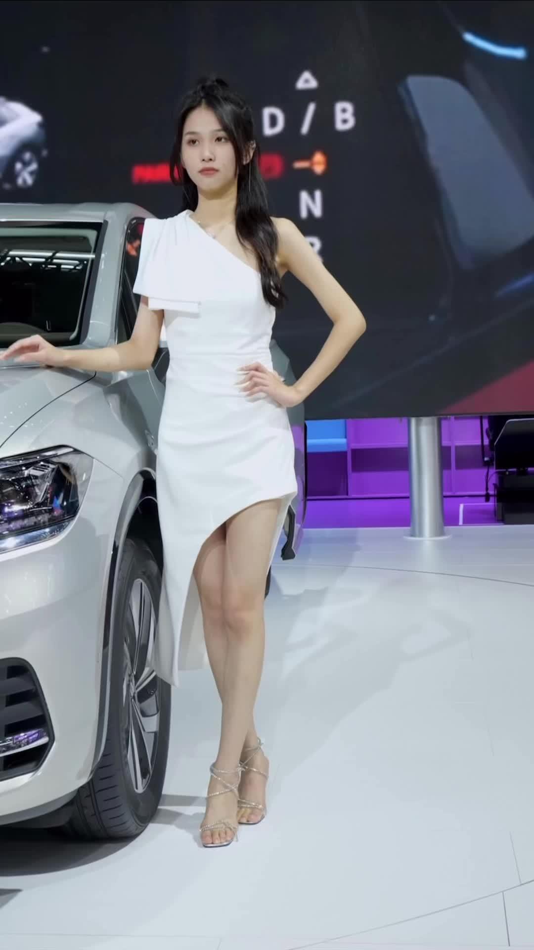 这谁顶得住啊 #是你的理想女朋友吗 #车模小姐姐