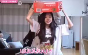 Video herunterladen: IZONE时期的元英真的完全小女孩脾性