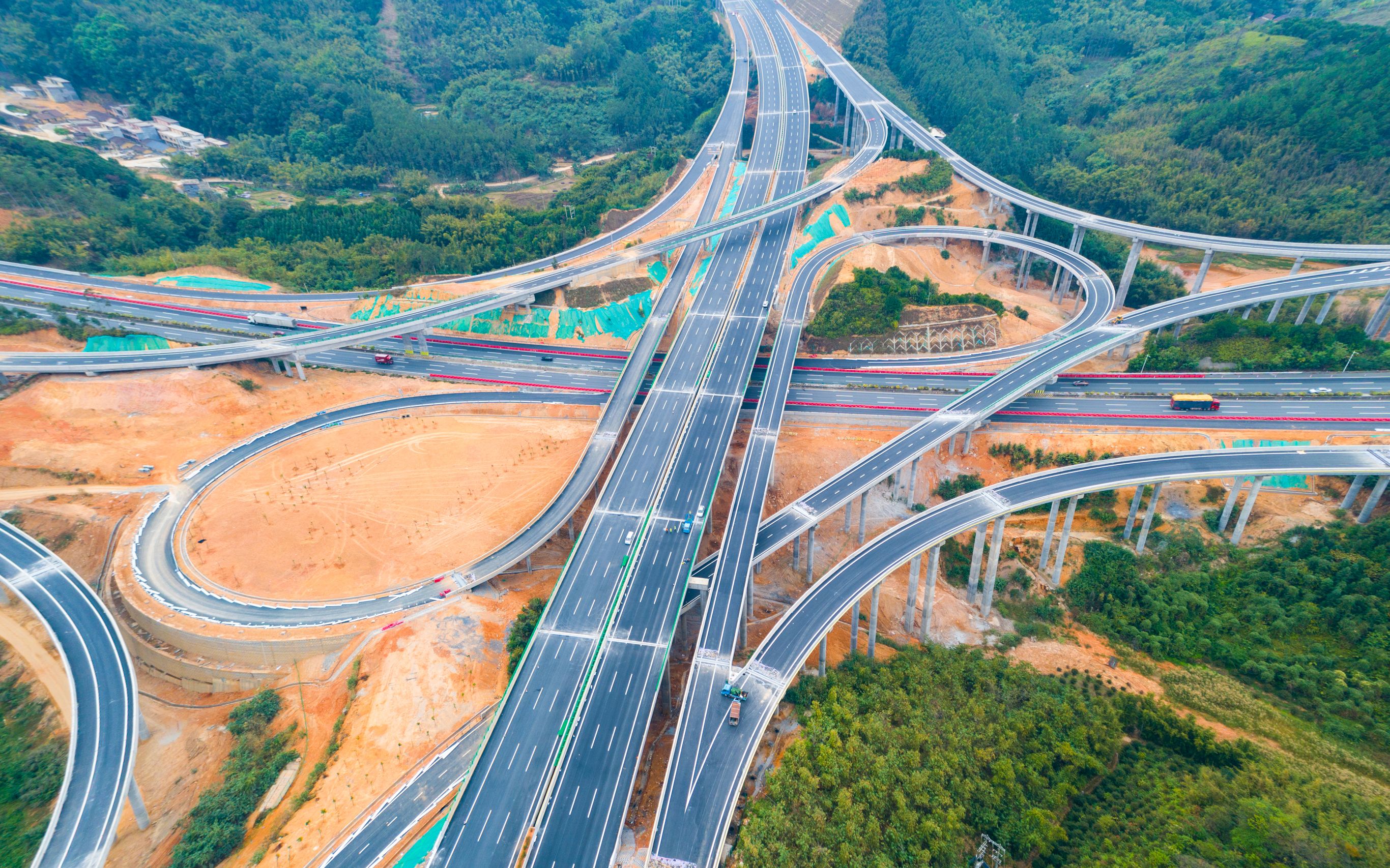 道路密如蛛网,4k高清航拍广连,乐广高速互通壮观场景!