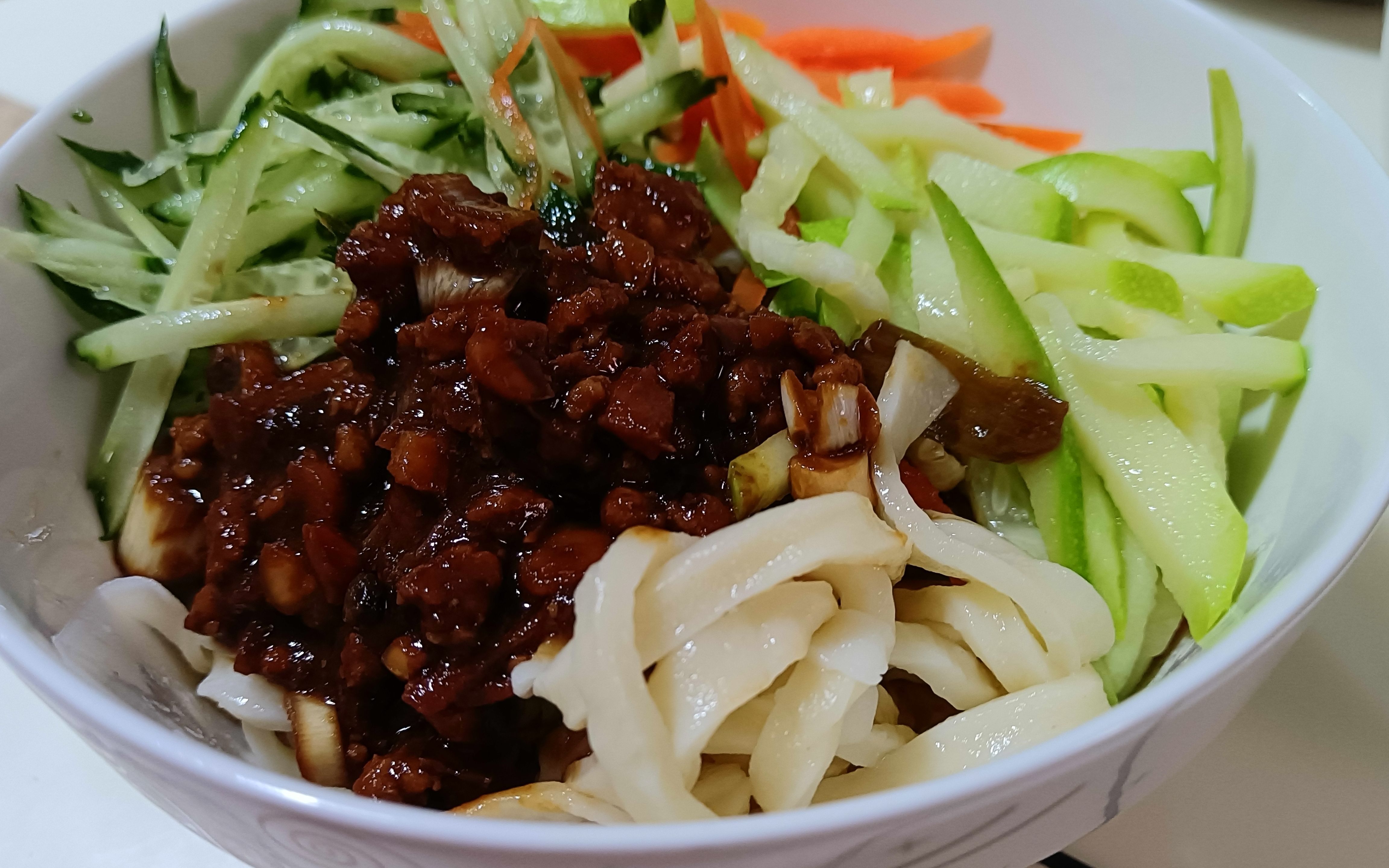 炸酱面,手擀面,开启一天的能量,我们都要好好学习,天天向上_哔哩哔哩