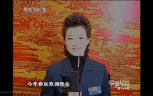 Video herunterladen: 宋祖英&阎维文 2010双拥晚会纪实《和风吹来蓝蓝的天》