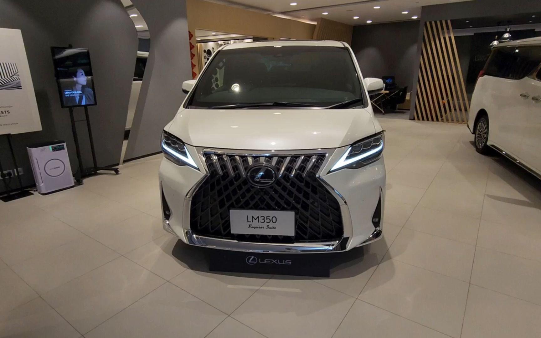 2023款雷克萨斯lm350全方位实拍,深度体验2023款雷克萨斯lm350