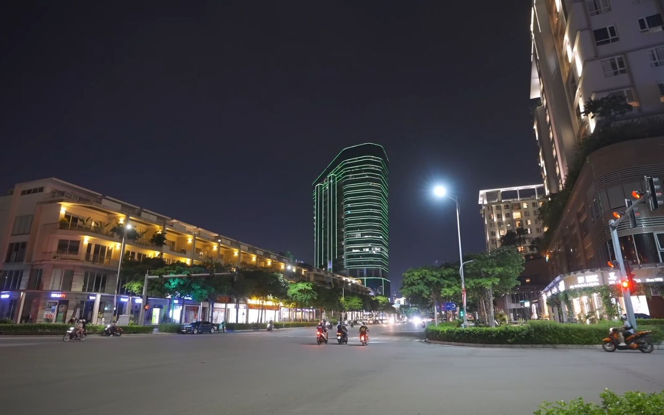 【超清越南】漫步夜晚的胡志明市 第二区 萨拉公园 (1080p高清版)