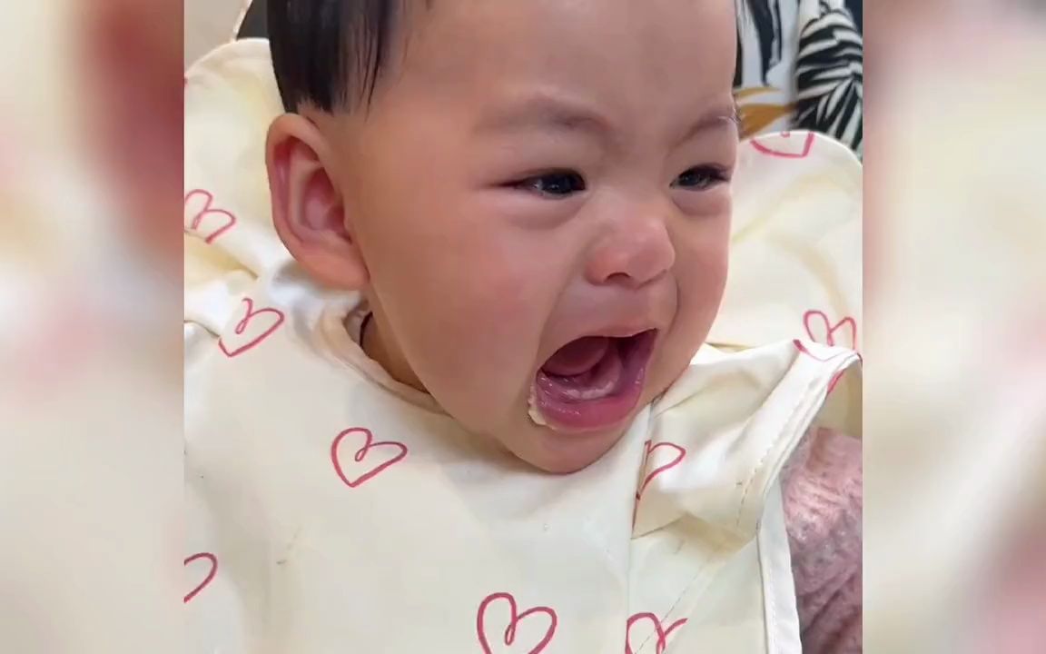 盘点萌娃第一次吃榴莲爆笑场面
