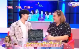 下载视频: 中字 | 7.28《打开明星的包》| nu的包里全是hia啊～😂 | zeenunew