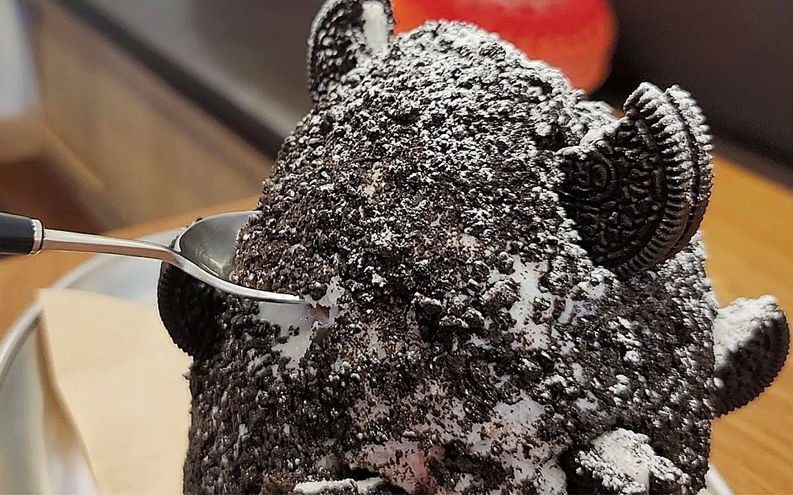 超大过瘾的奥利奥巧克力雪山刨冰!看起来真的好冰凉!