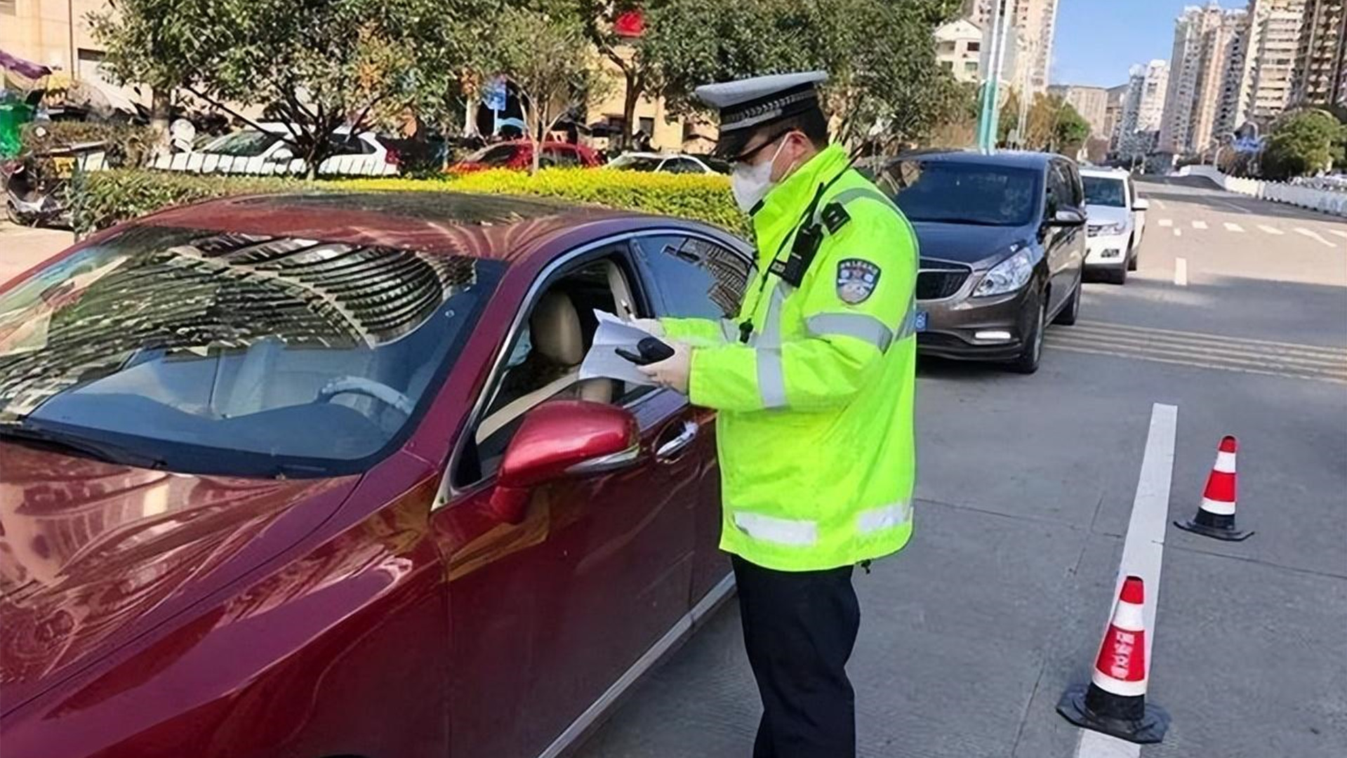 交警:私家车迎来"设卡严查"?有3点要注意,不少人都中招