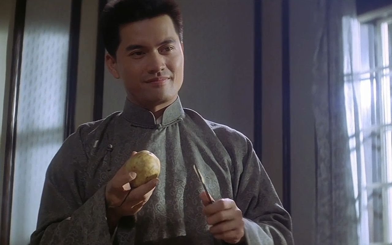 "上海皇帝"传奇一生,从小贩逆袭超级大佬,坐拥80万弟子,影视