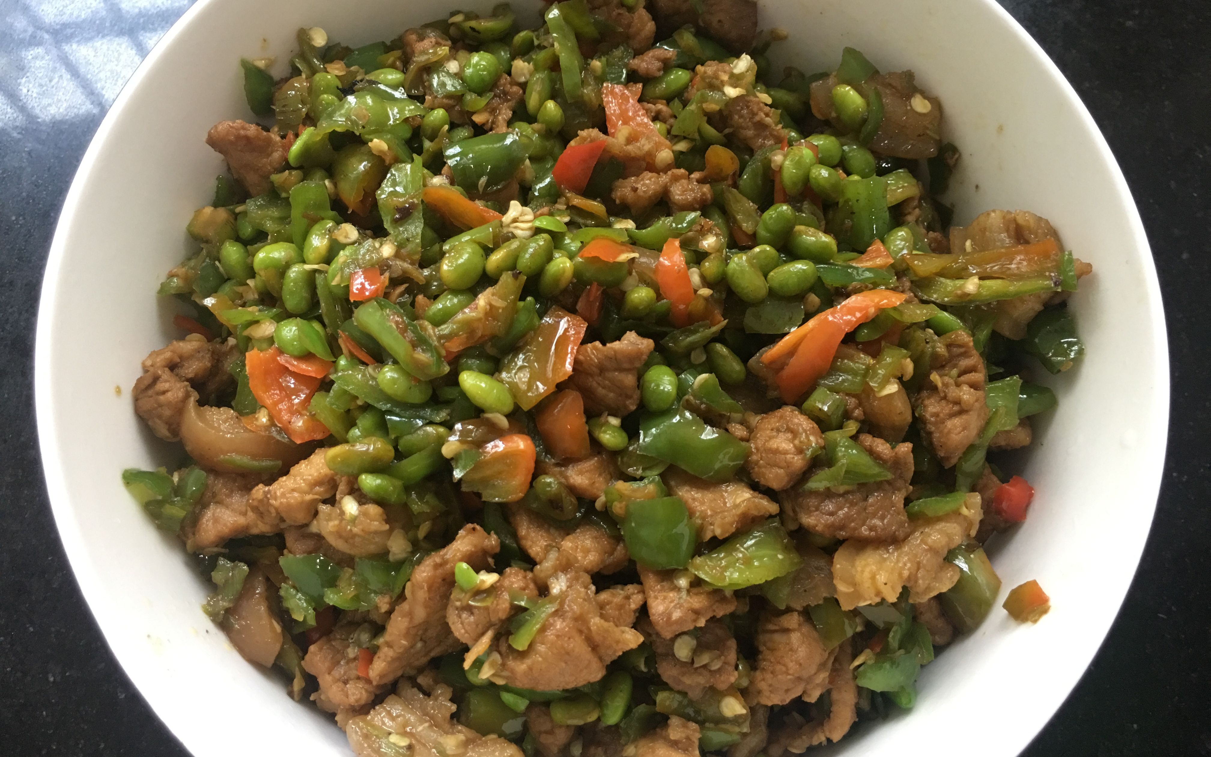 1斤黄豆半斤瘦肉做一份家常版黄豆炒肉辣得冒汗真过瘾