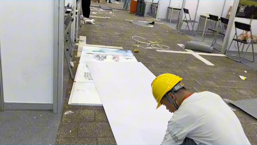 感谢同事做事细心,广州市展会展位背景墙喷绘安装,会议年会签到背景板