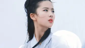 她的骑马戏美到可以封神，这身段我能记一辈子！