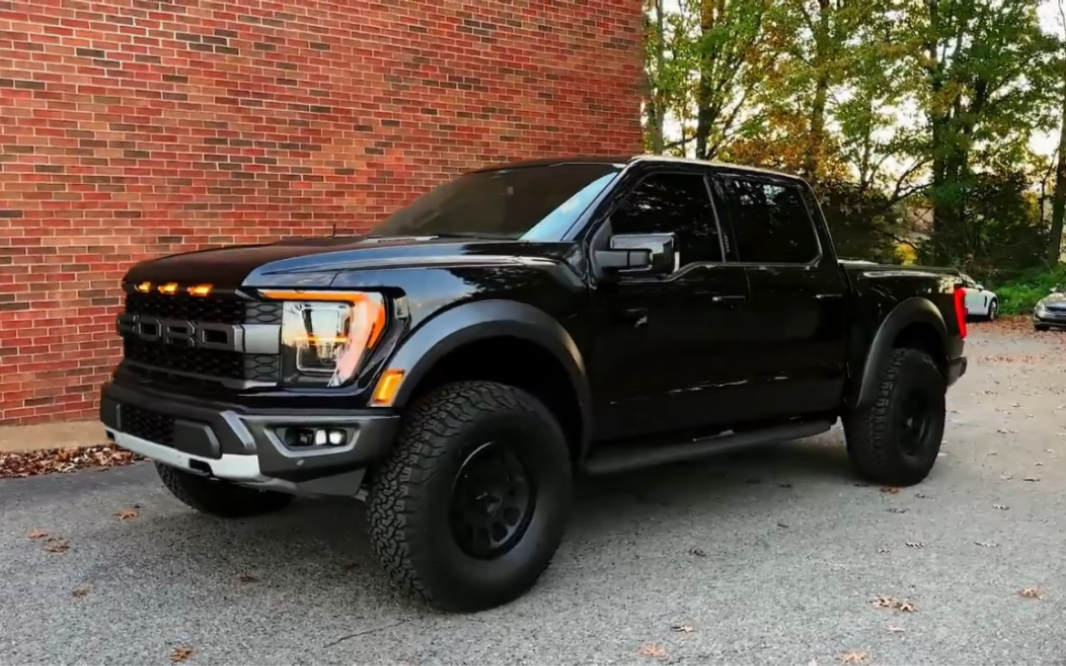 福特猛禽 f-150 2023年黑色款,50w你会考虑入手吗?