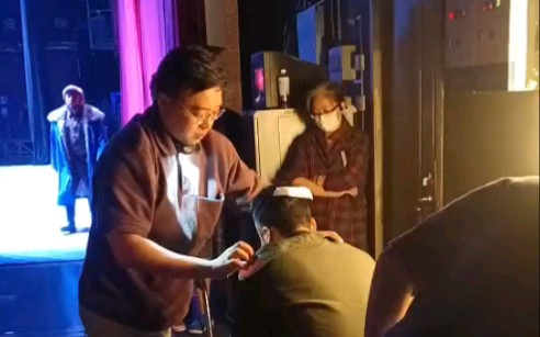 后台赶妆《智取威虎山》蓝天2023年7月1日天津滨湖剧院演出