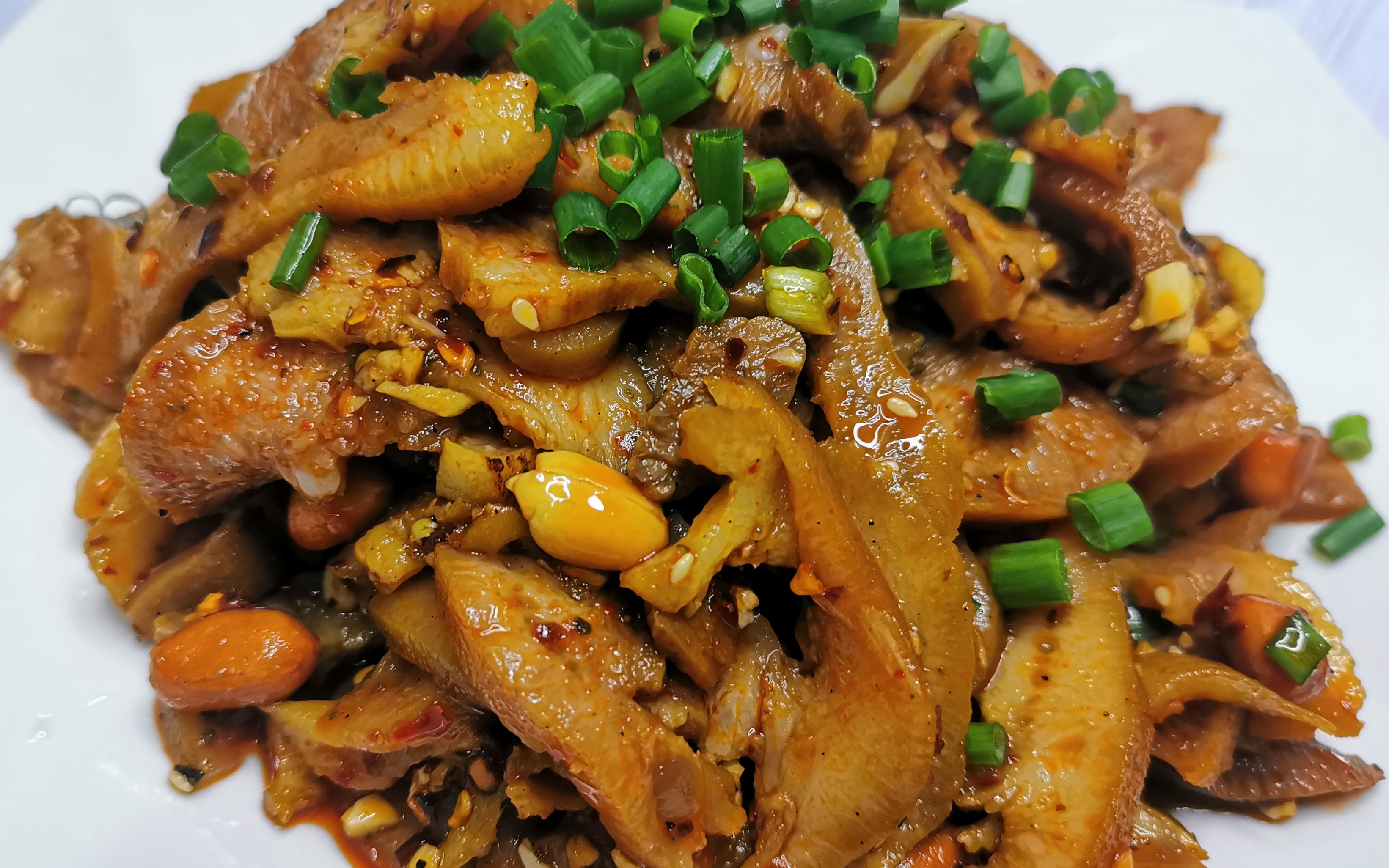 天气炎热,胖娃教你凉拌猪头肉的秘诀,下酒下饭,看着都流口水