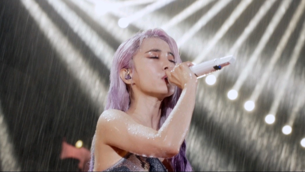 蔡依林湿透了,温州演唱会雨中演唱《妥协》