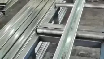 你知道钢结构檩条槽钢型材是怎么生产的吗？冷弯c型钢加工厂家-佛山西东钢材