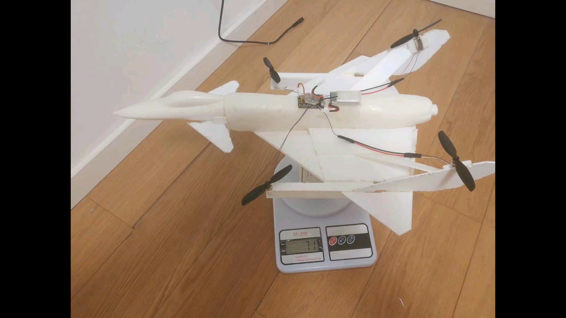 垂直起降固定翼航模