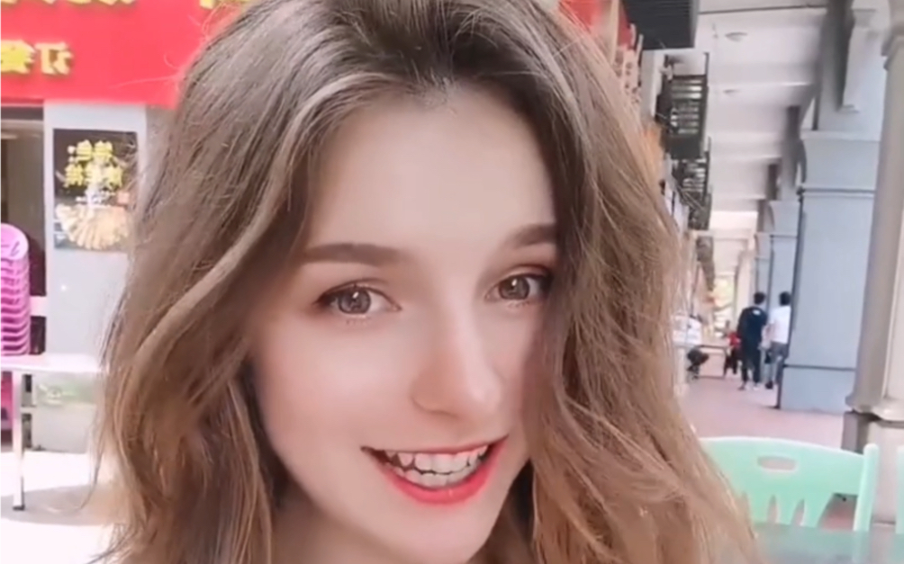 【俄罗斯美女】老外在中国有个闺蜜,是一件多么幸福的事情_哔哩哔哩