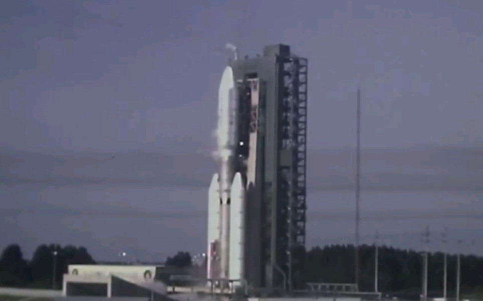 [航天历史]大力神-3e/半人马座运载火箭发射旅行者二号星际探测器