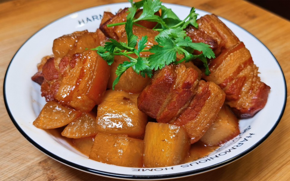 "冬吃萝卜,夏吃姜",用白萝卜和五花肉一起炖,最适合秋冬季