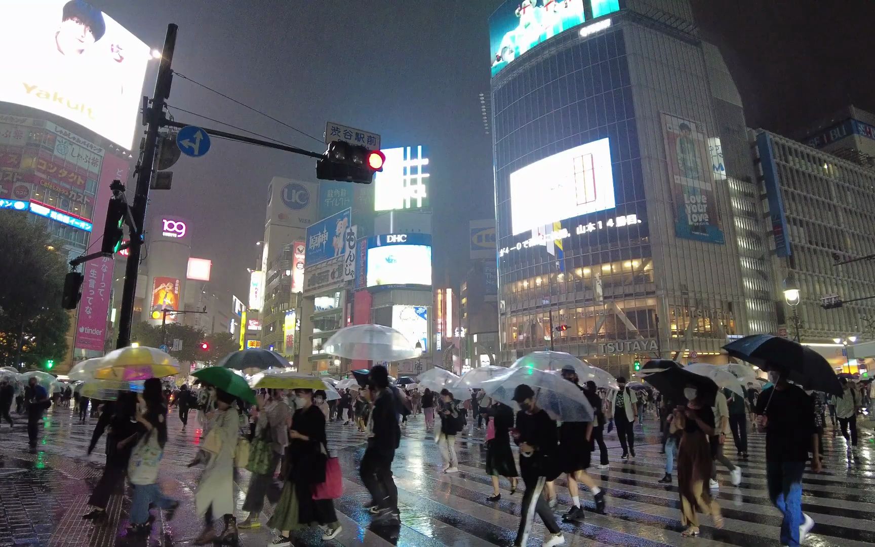 [图]【4K漫步雨雪】☔雨夜的东京涩谷十字路口（8小时超强助眠版）