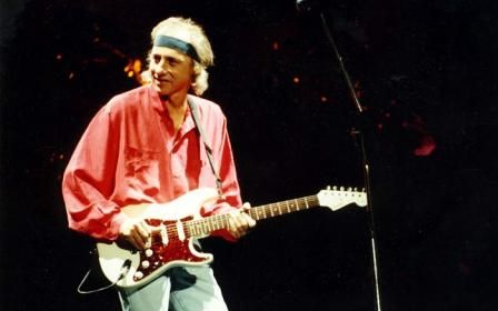 [图]【恐怖海峡Dire Straits】 - Walk of Life (Live at the On Every Street Tour)