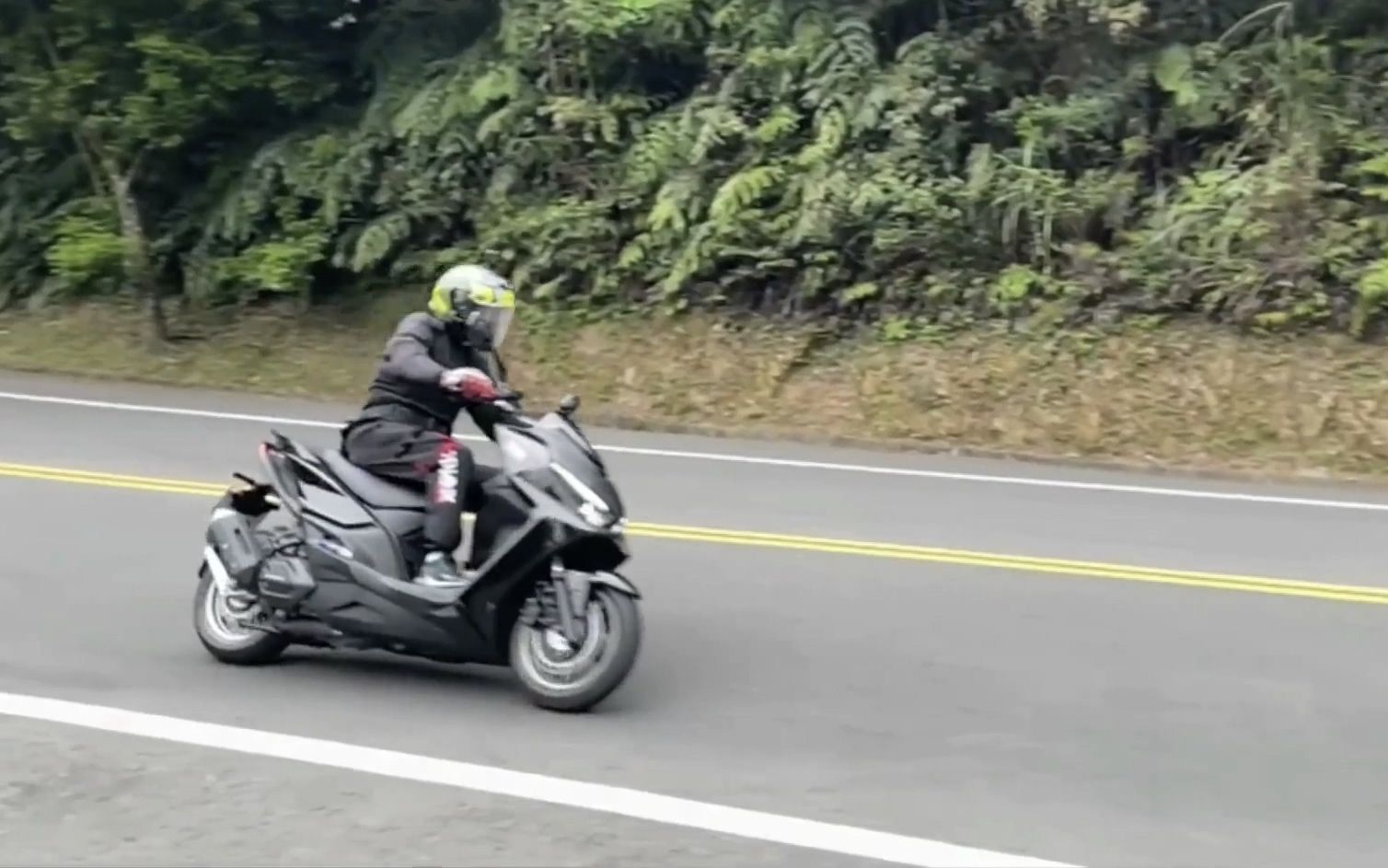 kymcokrv180他来了静态动态全解析小莱姆五指山实况试驾