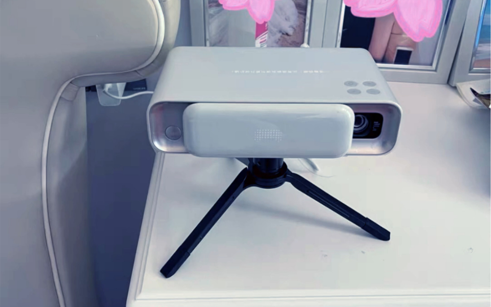 天猫精灵小红盒pro智能投影仪