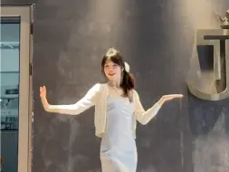 Download Video: 【Celebrity】【IU】温柔清新的舞蹈 正适合春夏天气～【爆米花编舞】